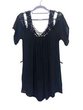 Roommates Crochet Cold Shoulder Flutter Sleeve Chiffon Tunic Top Black Medium